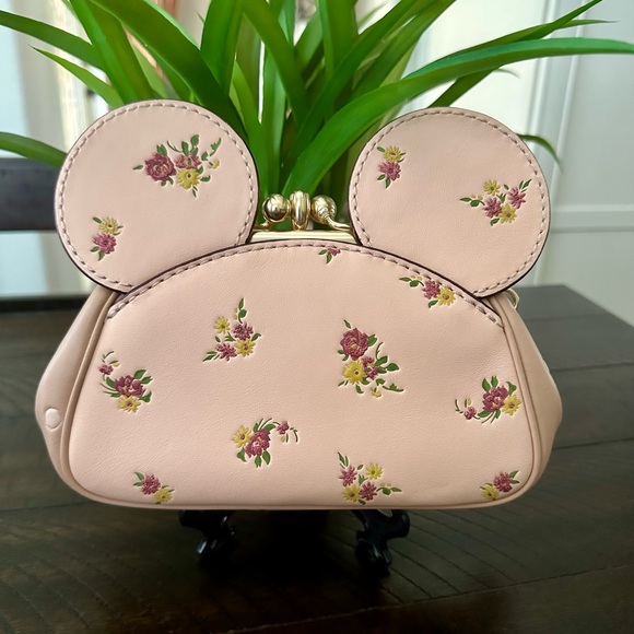 NWT Coach x Disney Limited Edition Minnie Mouse Wristlet Clutch - Picture 2 of 8